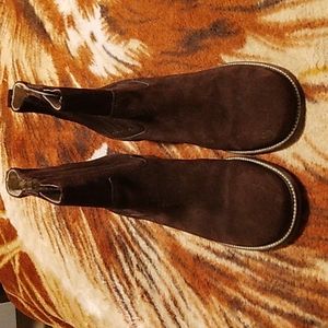 L.L Bean  brown suede  chelsea pull on boots size 8.5 M woman boots